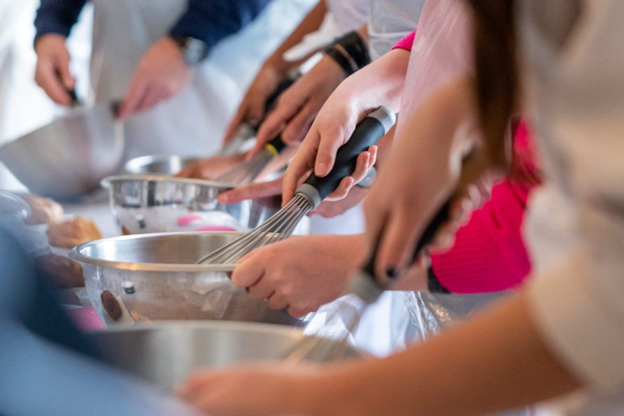 1. Atelier de crème Chantilly – Chantilly whipped cream workshop – Copyright J.B. Quillien